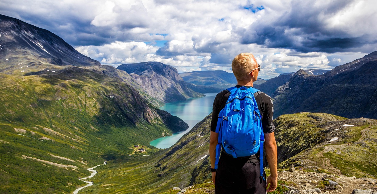 Bien se préparer en montagne : La charte du montagnard pour une randonnée responsable